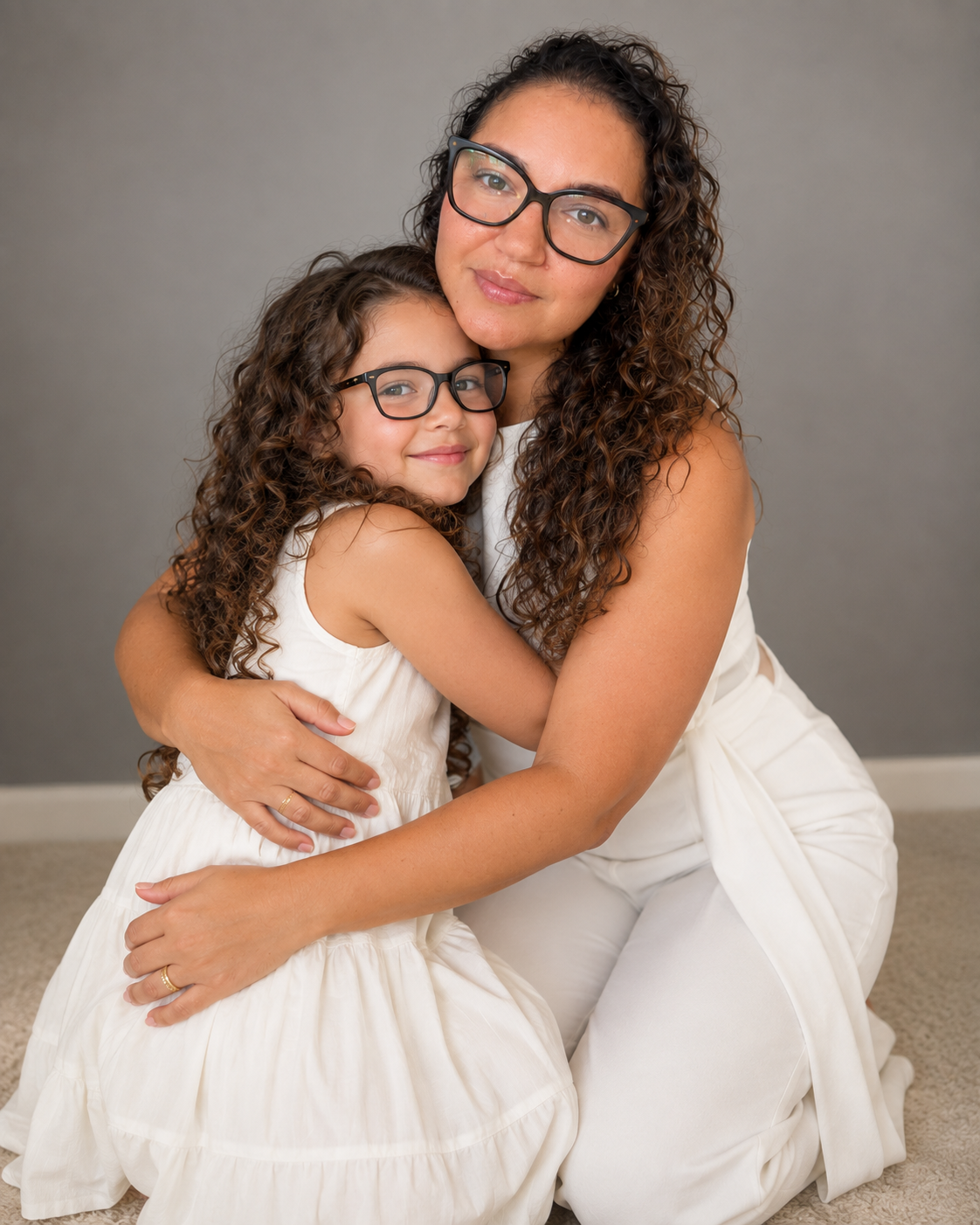 Mileide de Oliveira abraçando sua filha